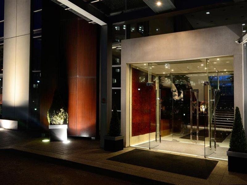 Canary Riverside Plaza Hotel Londres Exterior foto Entrance to the hotel