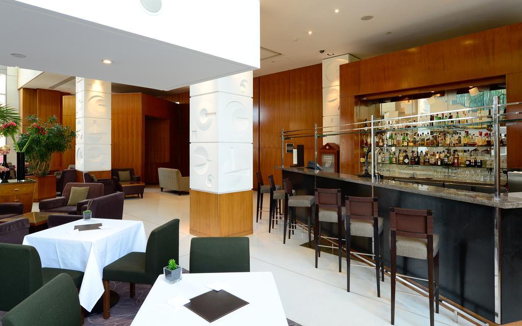 Canary Riverside Plaza Hotel Londres Exterior foto The bar at the restaurant