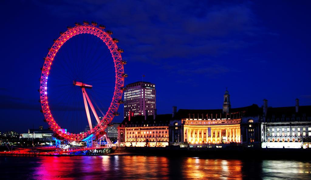 Canary Riverside Plaza Hotel Londres Exterior foto The London Eye at night