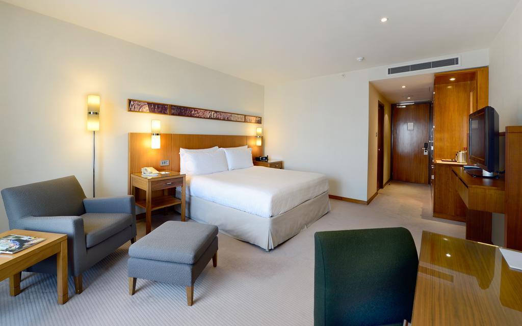 Canary Riverside Plaza Hotel Londres Exterior foto A room at the hotel