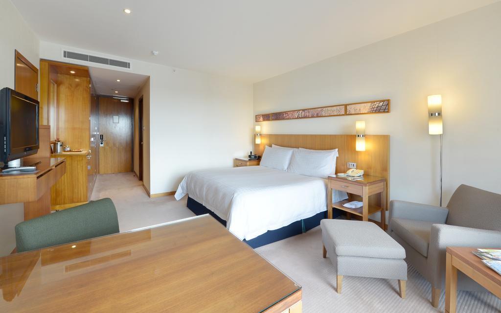 Canary Riverside Plaza Hotel Londres Exterior foto A room at the hotel