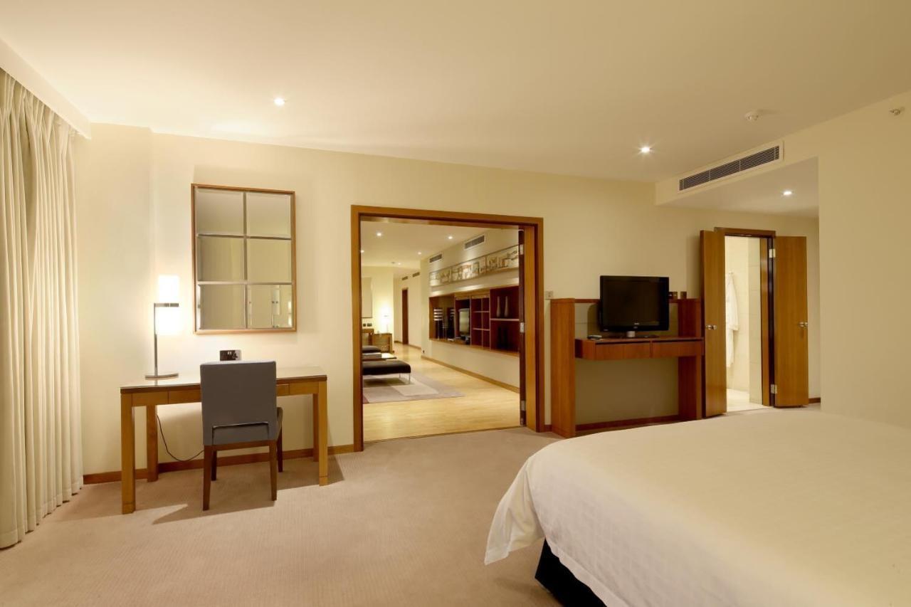 Canary Riverside Plaza Hotel Londres Exterior foto A suite at the Conrad Dubai