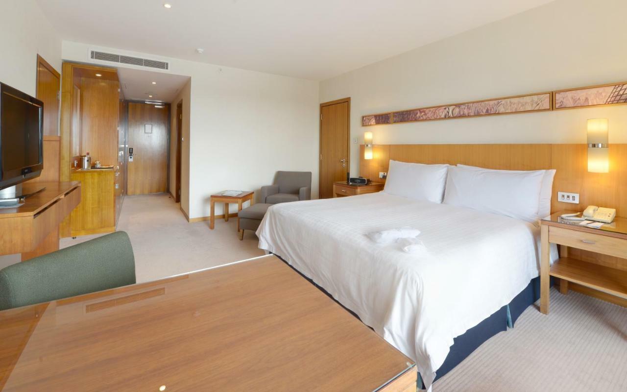 Canary Riverside Plaza Hotel Londres Exterior foto A room at the hotel